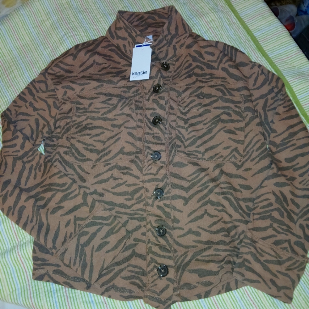 NWT WOMENS KENSIE JEANS SWEATSHIRT BUTTO DOWN SHIRT TIGER STRIPS SZ. MEDIUM